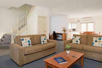 Apartments @ Kew Walpole Gardens - Kew Serviced Townhouses - Maitland Accommodation 4