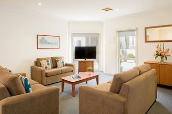 Apartments @ Kew Walpole Gardens - Kew Serviced Townhouses - Maitland Accommodation 6