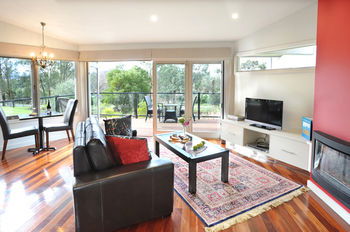 Araluen Villas - Maitland Accommodation 14