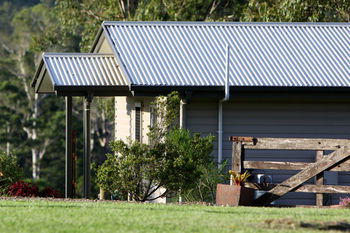 Yabbaloumba Retreat - Maitland Accommodation 0