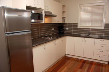 Yabbaloumba Retreat - Maitland Accommodation 8