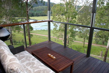 Yabbaloumba Retreat - Maitland Accommodation 11