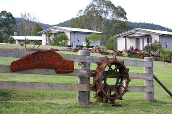 Yabbaloumba Retreat - Maitland Accommodation 15
