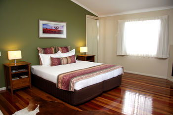 Yabbaloumba Retreat - Maitland Accommodation 20