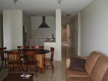 King's Row Holiday Apartments - Maitland Accommodation 5