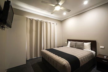 Akuna Motor Inn And Apartments - Maitland Accommodation 9