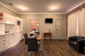 Akuna Motor Inn And Apartments - Maitland Accommodation 18