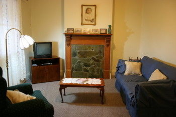 A Settler's Cottage - Maitland Accommodation 2