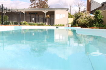 The Hermitage Motel - Maitland Accommodation 17