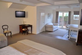 Belton House - Maitland Accommodation 3