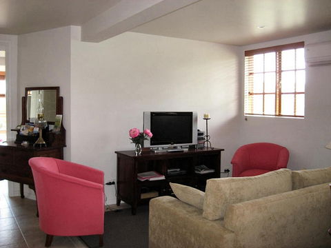 Amble In Cottage - Maitland Accommodation 1