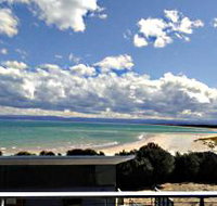 Freycinet Beach Apartments - Maitland Accommodation