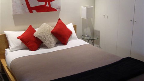 About Melbourne Apartments - Maitland Accommodation 0