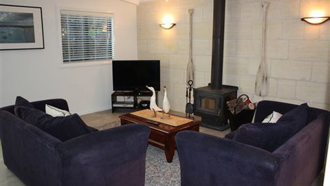 Hidden Treasure At Pirates Bay - Maitland Accommodation 3