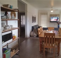 Lakeside Vista Holiday House