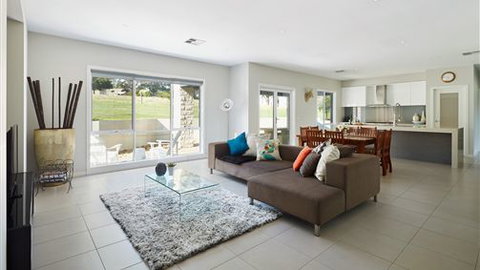 Neerim Chateau - Maitland Accommodation 0