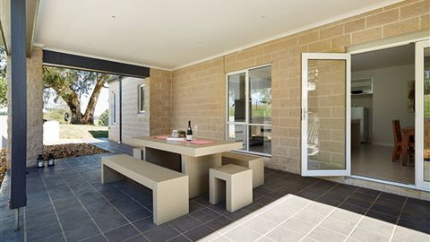 Neerim Chateau - Maitland Accommodation 7