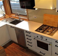 Wallace's - Crystal Creek Chalet 1 - Maitland Accommodation