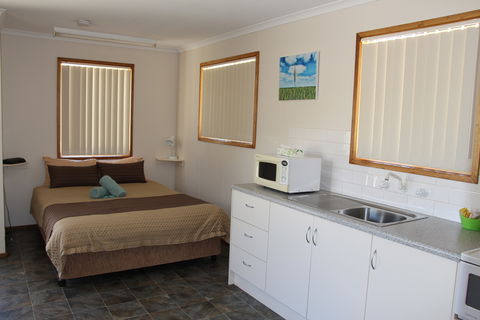 Ardrossan Caravan Park - Maitland Accommodation 2