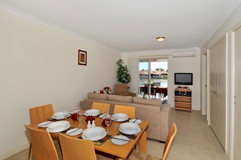 Lakeside Holiday Apartments - Maitland Accommodation 2