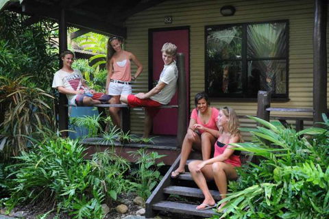 Airlie Beach Magnums Backpackers - Maitland Accommodation 2