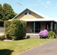 The Black Dolphin - Maitland Accommodation