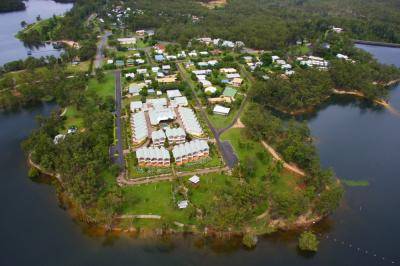 Tinaroo Lake Resort - Holiday Apartments - Maitland Accommodation 1