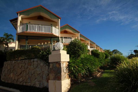 Tinaroo Lake Resort - Holiday Apartments - Maitland Accommodation 3