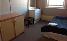 Royal Hotel Yass - Yass - Maitland Accommodation 0