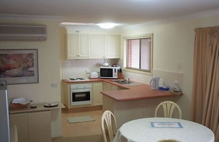 Charlotte Apartments - Maitland Accommodation 0