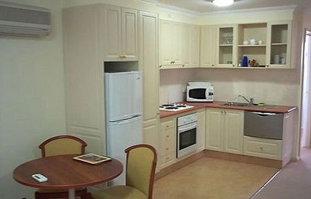 Charlotte Apartments - Maitland Accommodation 3