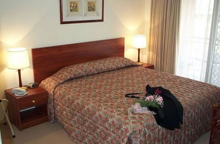 Charlotte Apartments - Maitland Accommodation 4