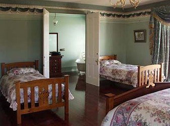 Barcaldine House - Maitland Accommodation 4