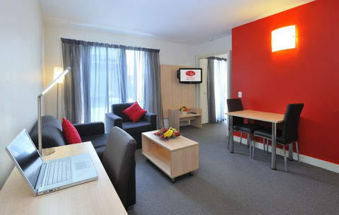Metro Apartments On Bank Place Melbourne - Maitland Accommodation 3