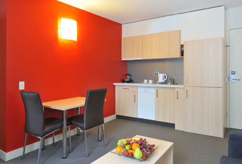 Metro Apartments On Bank Place Melbourne - Maitland Accommodation 4