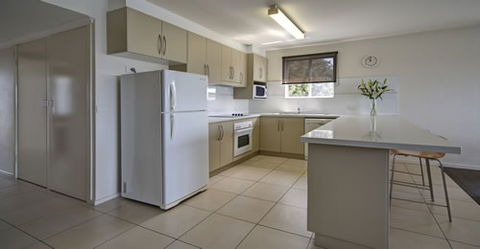 Albacore Luxury Holiday Apartments - Maitland Accommodation 2