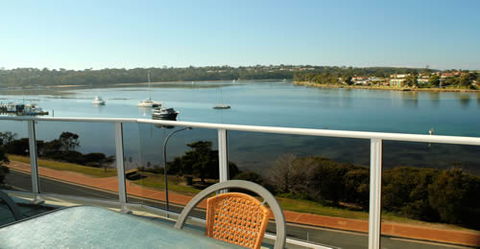 Albacore Luxury Holiday Apartments - Maitland Accommodation 3