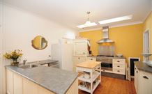 Bi J's - Maitland Accommodation 0
