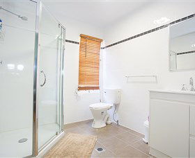 Mycow Accommodation Sarina - Greetham Street - Maitland Accommodation 1