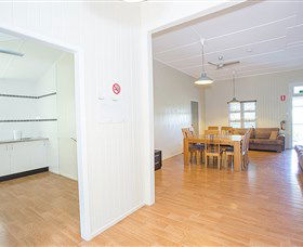 Mycow Accommodation Sarina - Greetham Street - Maitland Accommodation 2