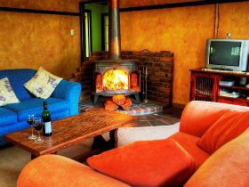 M.J Yurts Ballandean - Maitland Accommodation 1