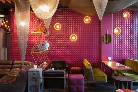 East Hotel + Apartments - Maitland Accommodation 6