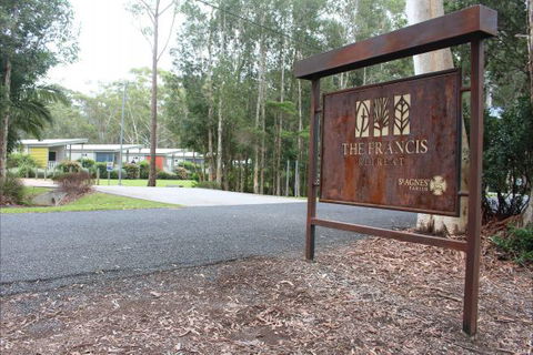 The Francis Retreat - Maitland Accommodation 1