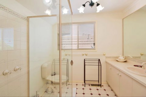 Gateway To The Great Ocean Road B&B - Maitland Accommodation 4