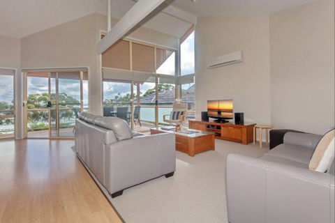 Moy At Nelson Bay - Maitland Accommodation 1