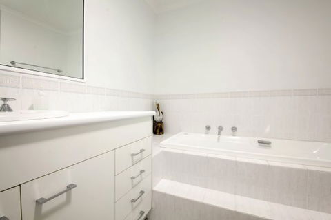 Moy At Nelson Bay - Maitland Accommodation 7