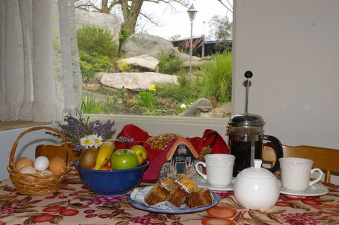 Naimanya Cottage - Maitland Accommodation 1