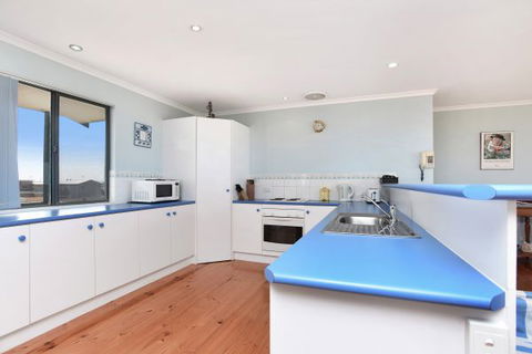 Ambergris - Maitland Accommodation 1