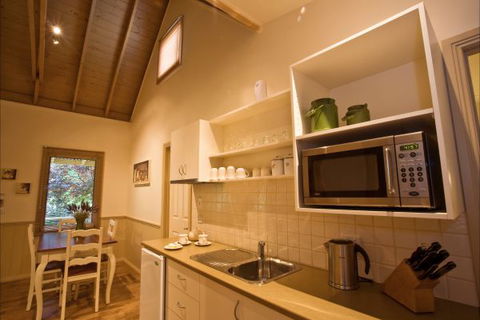 Autumn Abode Cottages - Maitland Accommodation 6