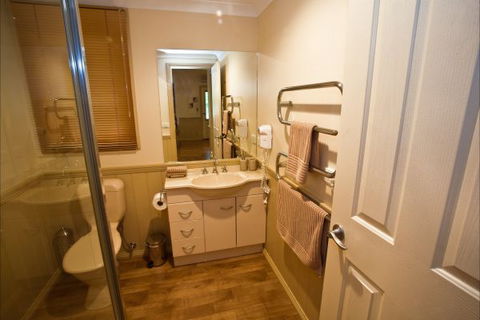 Autumn Abode Cottages - Maitland Accommodation 8